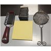 Image 3 : LOT OF 3 MINI KITCHEN TOOLS: TWO CHEESE GRATERS &