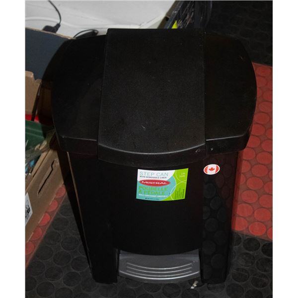 STEP GARBAGE CAN
