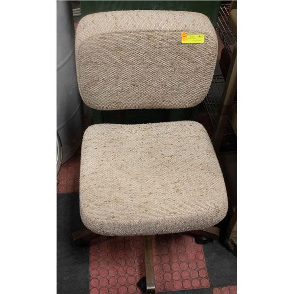 BVINTAGE OFFICE CHAIR