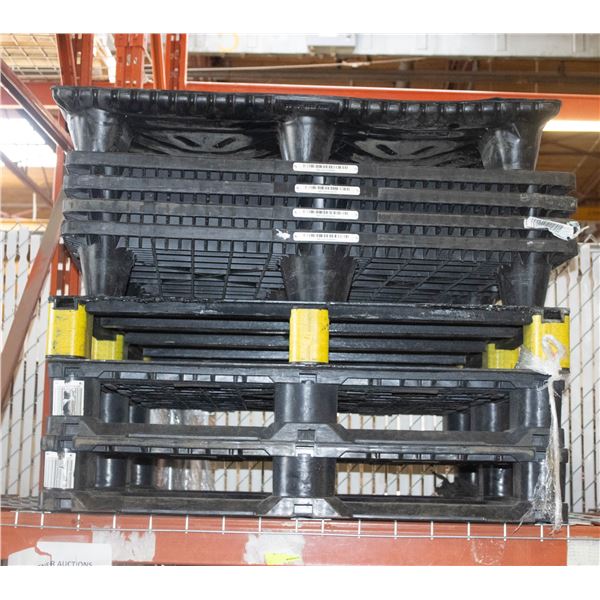 STACK OF 8 PLASTIC PALLETS