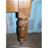 Image 2 : Quarter Sawn oak entry way table with ornately carved legs (2)