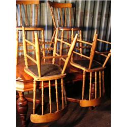 Set of 4 American spindle back chairs (2)