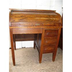 Fabulous American roll top desk in excellent original finish (194)