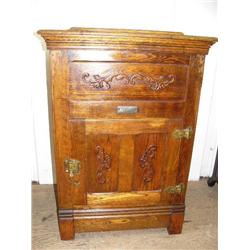Nicest oak single door ice box top loader we've ever had to sell (194)