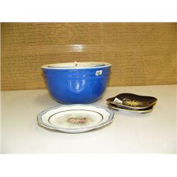 Lot of: 4 mixing bowls, 3 small plates, 1 hand painted (194)