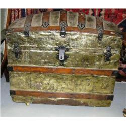 Outstanding American round top trunk, oak banded in fabulous condition (199)