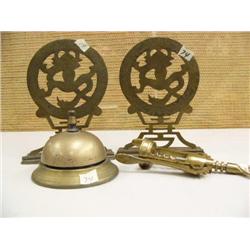 Lot of brass corkscrew, hotel desk bell and 2 brass book ends (194)