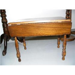 Small wood table with foldable sides (2)