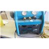 Image 3 : Makita 2.5HP 4.2 Gallon Air Compressor with Hose