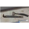 Image 2 : 2 Wrecking Bars, Pick & More