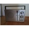 Image 1 : Vintage Radio Shack Realistic AM/FM 2 portable radio model 12-716