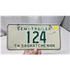 Image 3 : 1974 Semi-Trailer Saskatchewan license plate - 124