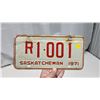 Image 3 : 1971 Saskatchewan license plate - R 1-001