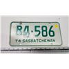 Image 1 : 1974 Saskatchewan license plate - R 4-586