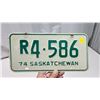 Image 3 : 1974 Saskatchewan license plate - R 4-586