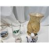 Image 4 : Bundle of collectible items - 2 glass vases, precious moments figurines, etc.
