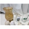 Image 5 : Bundle of collectible items - 2 glass vases, precious moments figurines, etc.
