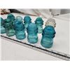 Image 3 : 10 glass insulators - 1 clear & 9 blue