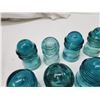 Image 5 : 10 glass insulators - 1 clear & 9 blue