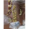 Image 5 : Lot of assorted costume jewelry