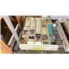 Image 2 : LARGE BOX OF ASSORTED HOCKEY CARDS
