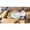 Image 2 : BOX OF ASSORTED DINNERWARE