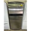 Image 1 : WHIRLPOOL GOLD STAINLESS STEEL 30" FRIDGE WITH TOP FREEZER