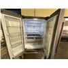 Image 2 : HISENSE STAINLESS STEEL 30" FRENCH DOOR FRIDGE WITH PULL-OUT FREEZER *NOT WORKING*