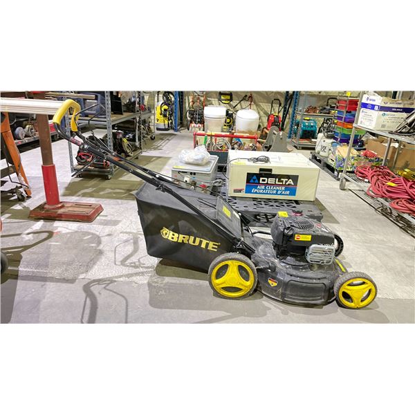 BRUTE SELF PROPELLED GAS MOWER (HANDLE DAMAGED)