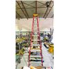 Image 2 : LOUISVILLE 12' ALUMINUM STEP LADDER (SOME DAMAGE ON SUPPORT RUNGS)