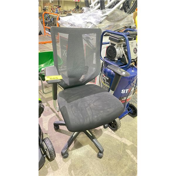 MESH BACK ROLLING OFFICE CHAIR