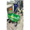Image 1 : SCOTTS TURF BUILDER EDGEGUARD DLX BROADCAST SPREADER