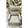 Image 2 : RECLINER (NO LEGS, SOME DAMAGE)