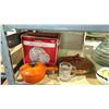 Image 2 : SHELF OF ASSORTED ITEMS INCLUDING; A&W MUG, BLENDER, PIE DISH & MORE