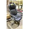 Image 1 : LAZBOY ROLLING OFFICE CHAIR (ARMREST DAMAGE)