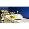 Image 2 : 3 LAMP HANGING LIGHT FIXTURE