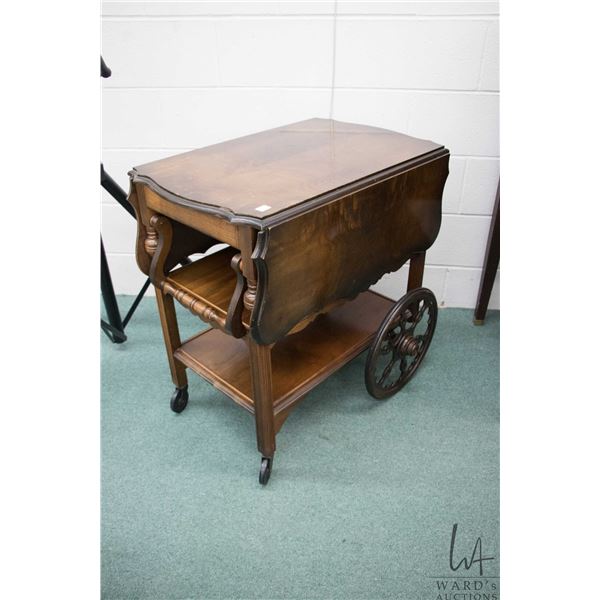Mid 20th century matched grain walnut, drop leaf tea trolly with removable tray 29  H X 19  W plus t