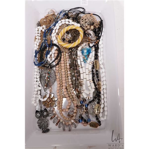 Tray lot of vintage and collectibles beaded necklaces, brooches etc.