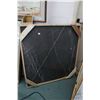 Image 1 : Piece of white veined black marble 35" square