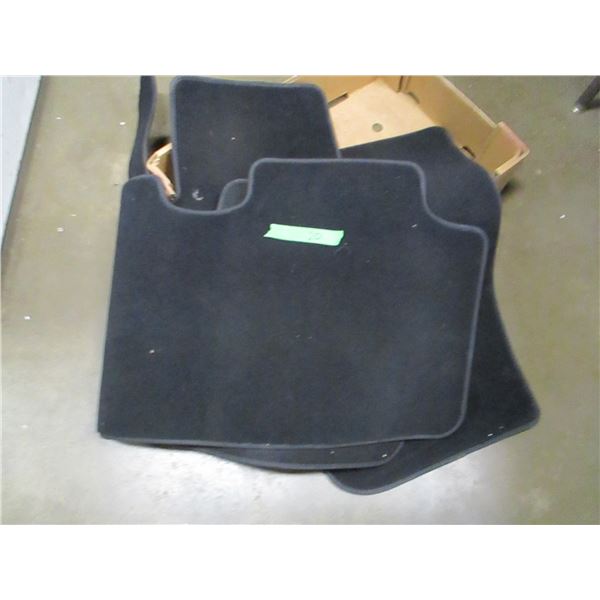 SET OF AUTOMOBILE MATS