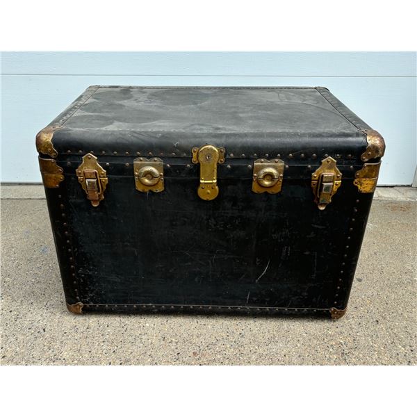 ANTIQUE TRUNK