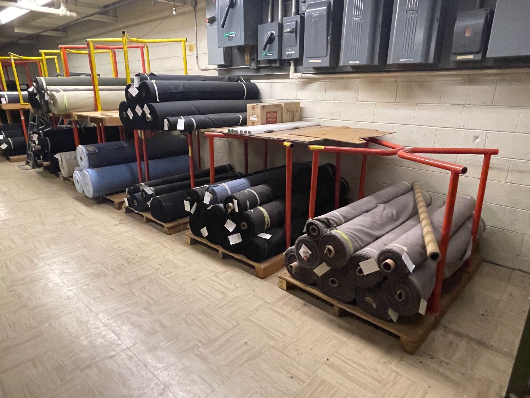 4.5 Set lot - 9 Stackable Racks (42 x 60 x 42