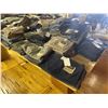 Image 2 : Table lot - Various Styles / Sized Pants (Approx. 150 Pc)