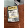 Image 8 : Table lot - Various Styles / Sized Pants (Approx. 60 Pc)