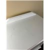 Image 2 : White storage unit