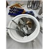 Image 2 : Assorted Kitchen Gadgets