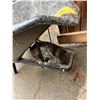Image 2 : Ez Pour Wheelbarrow