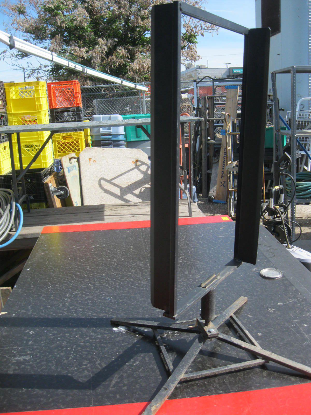 SPINNING SIGN HOLDER
