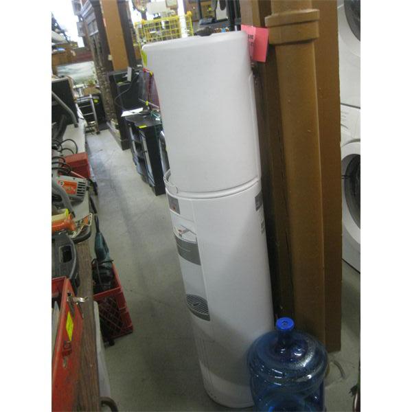 WATER DISPENSER