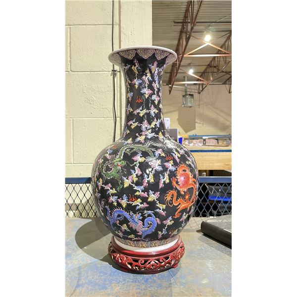 CHINESE DRAGON MOTIF VASE ON STAND ARTIST SIGNED
